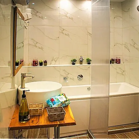 Ayasofia Jakuzzi 2 Bedrooms Balcony * テッサロニキ